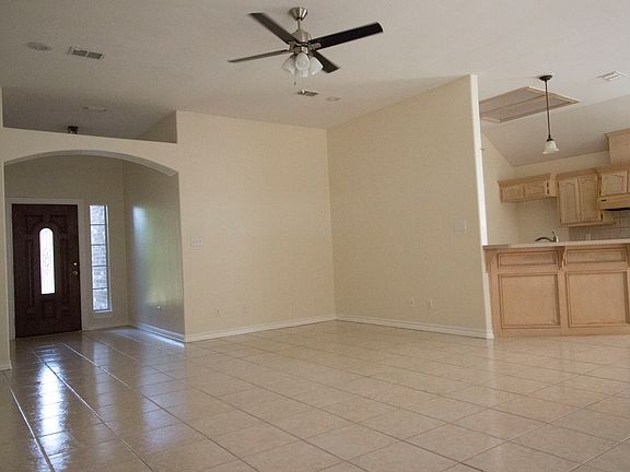 4th image of 2805 Rosalinda St