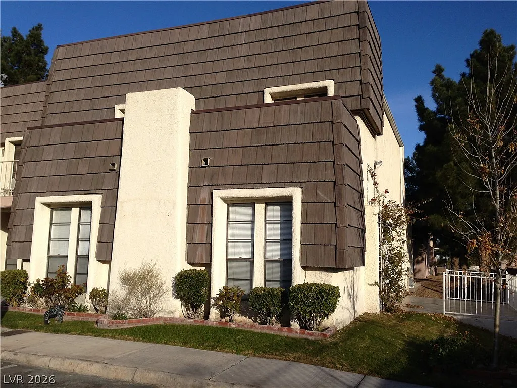 3 bed, 2.0 bath, 4885 sqft, $1,495 — Photo 2