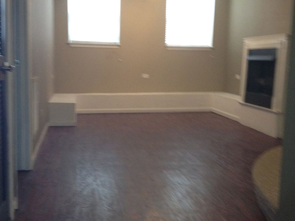 living room facing southlivi