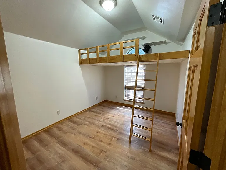 513 SW 155th Ct — Photo 7