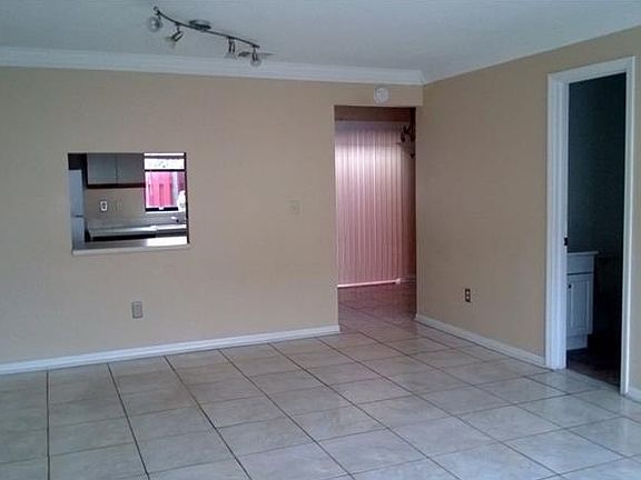 3rd image of 6220 Yorktown Dr #15