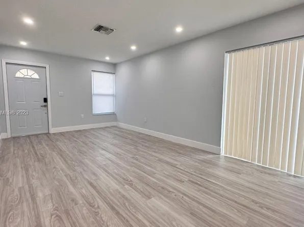 8432 SW 38th St #4, Miami, FL 33155