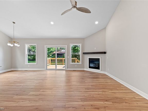 3rd image of 780 Thorn Way