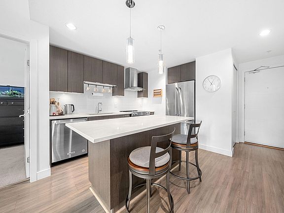 4th image of 719 W 3rd St #412