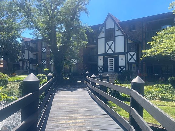 3rd image of 13622 Royal Ct APT 824