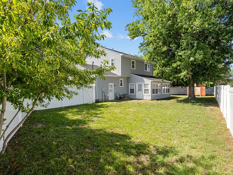 1810 Mehrens Ct — Photo 5
