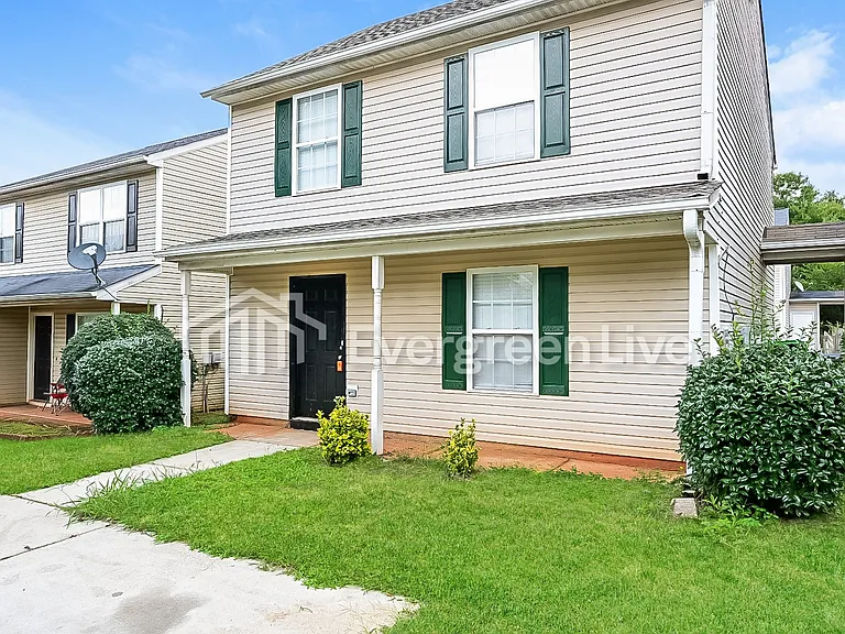 450 Kara Ln — Photo 1