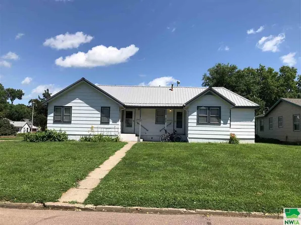 121 N Washington St, Vermillion, SD 57069