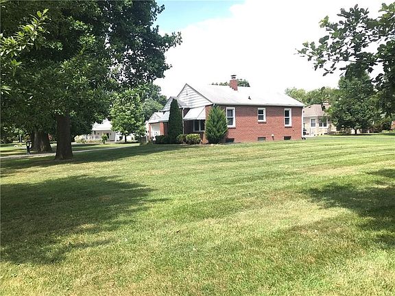 4th image of 1754 E Banta Rd