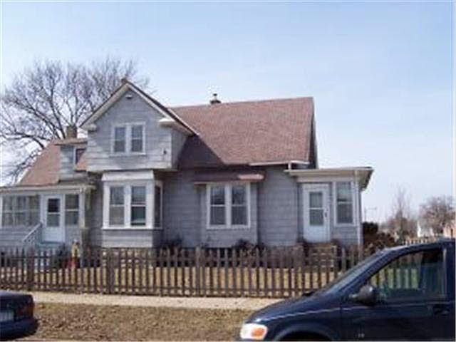1st image of 727 8th Street E