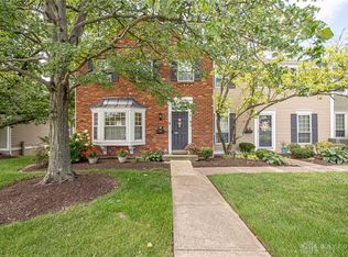 10 Twin Lakes Dr, Fairfield, OH 45014