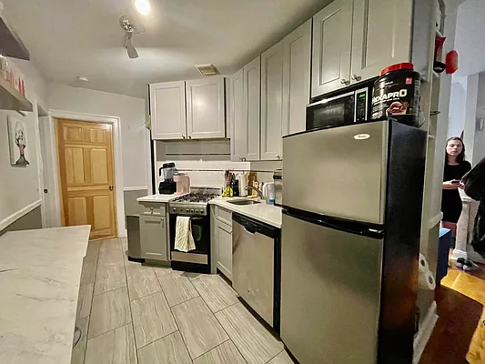 Rented by J PRESTON AND ASSOCIATES INC | media 10