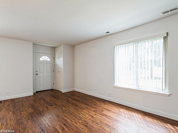 3rd image of 1583 Cornell Pl