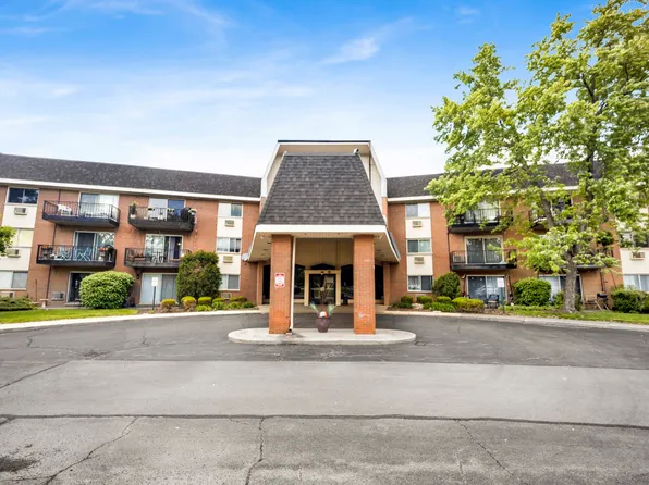 1188 Royal Glen Dr APT 126, Glen Ellyn, IL 60137