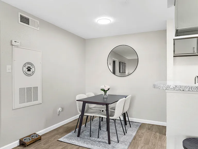 Sonoma Apartments — Photo 18