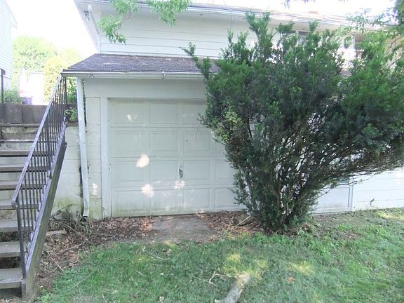 2nd image of 207 Stoney Dr