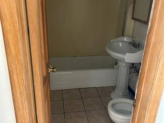 4th image of 1846 Walnut St APT 6