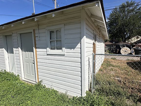 2nd image of 815 4th Ave N