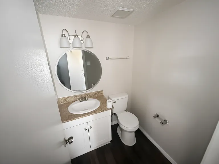 1900 W Taylor St — Photo 17
