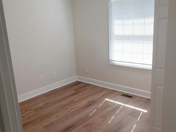 4th image of 332 Westberry Cir