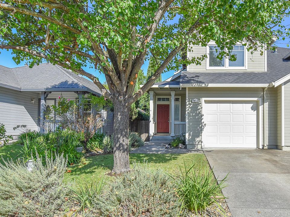 READY TO MOVE IN. 3 BEDROOMS 2/5 BATHS, ONE CAR W/ AUTOMATIC GARAGE DOOR- LAUNDRY HOOK-UPS INSIDE GARAGE GREAT LOCATION CLOSE TO THE FREEWAY OR FRONTAGE ROAD ON SOLANO. FORCE AIRE HEATING SYSTEM. READY NOW!