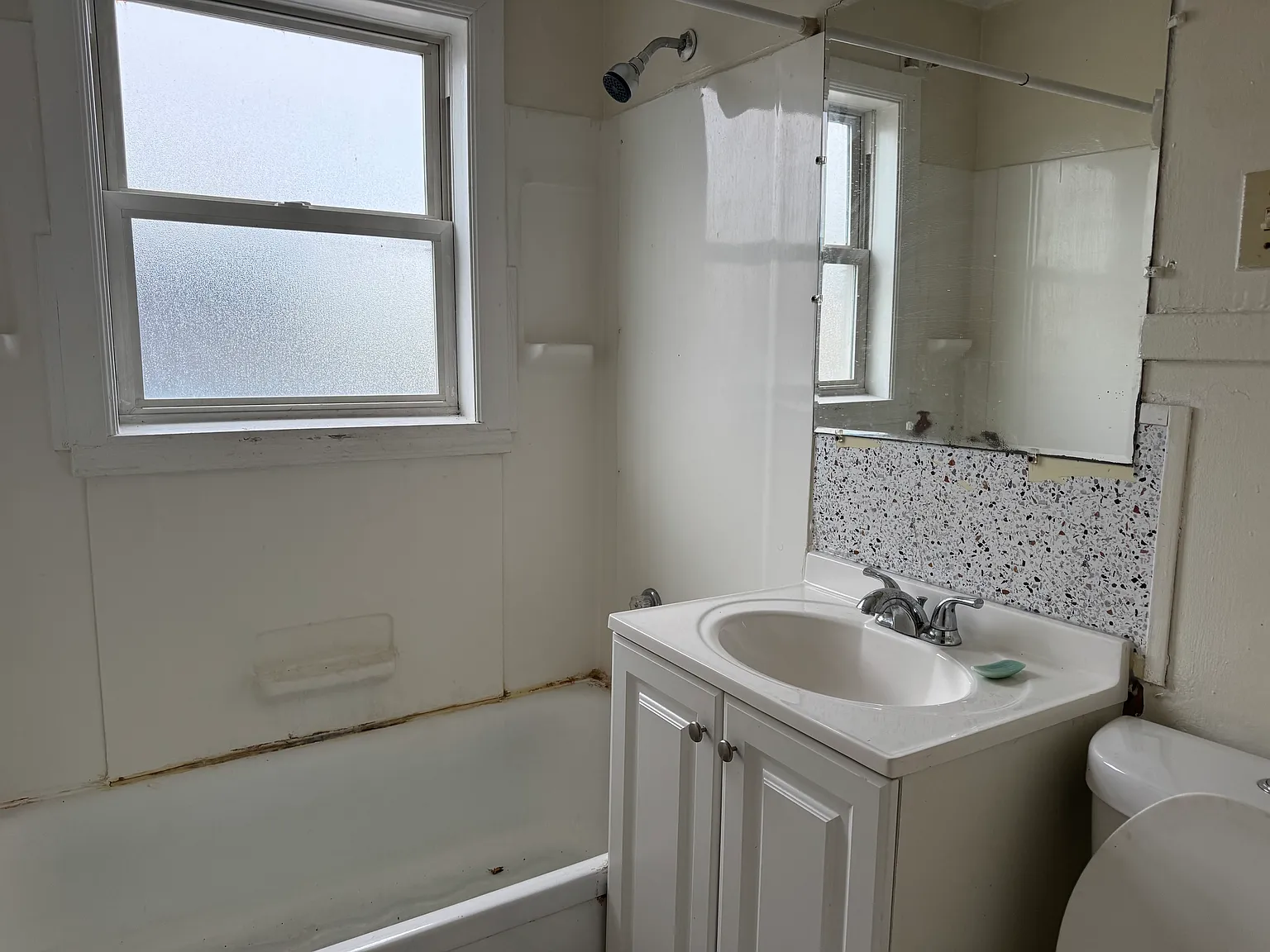 2 bed, 1000 sqft, $1,200 — Photo 2