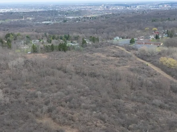 L17 Howlett Hill Rd #17, Camillus, NY 13031