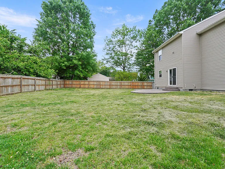 5626 Noble Ave — Photo 2