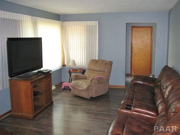 5th image of 608 Oakwood Ln