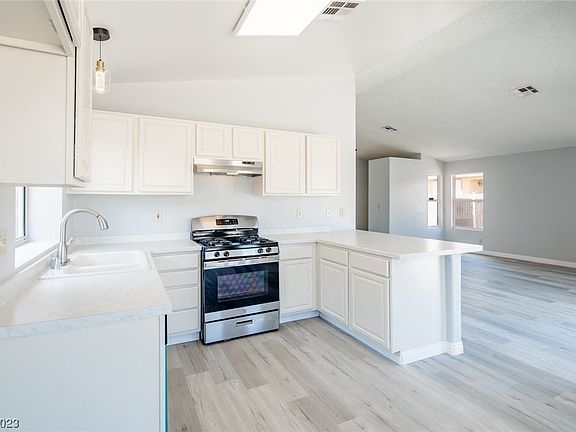 4th image of 4240 Harris Ave