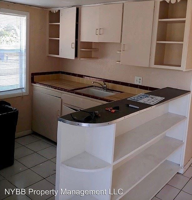 2nd image of 900 S 15th St APT A