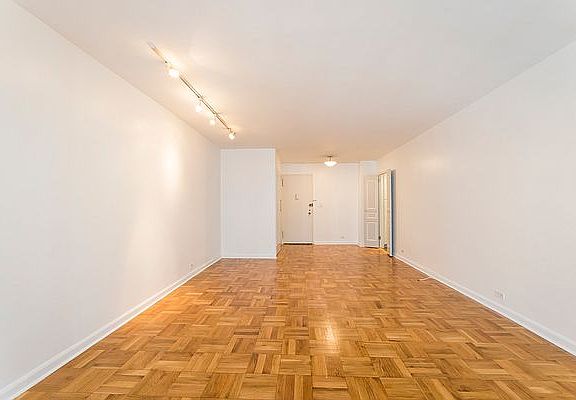 4th image of 77 W 55th St APT 11D