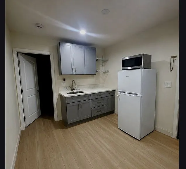 712 N Pauline St #C — Photo 3