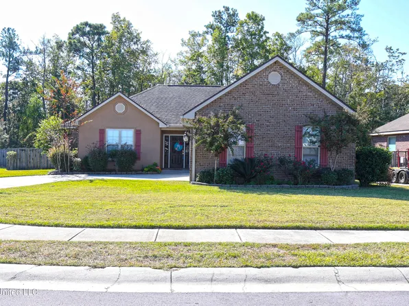 3000 Tammy St, Ocean Springs, MS 39564