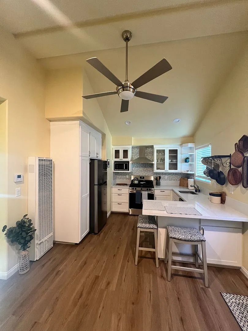 Ventura - Fully furnished one bedroom, one bath month to month rental! — Photo 4