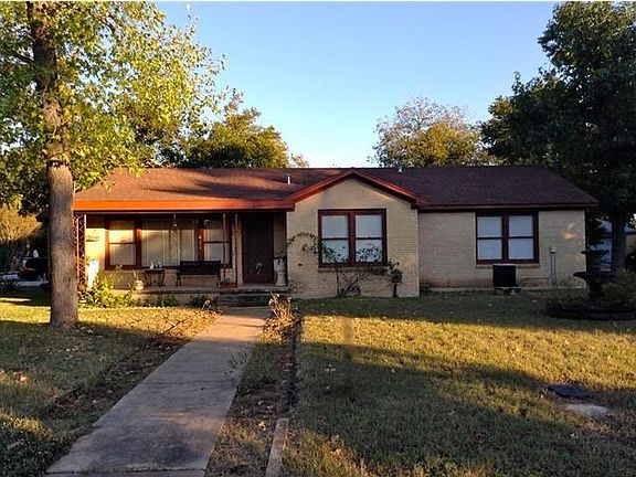 Wonderful covered front porch.