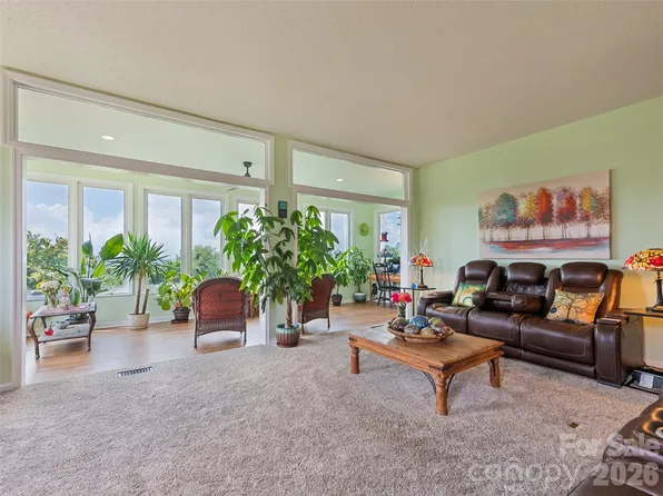 1401 Fleetwood Plz #1, Hendersonville, NC 28739