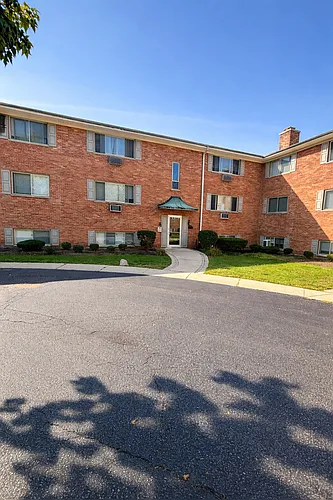 300-308 Brockway Photo 1