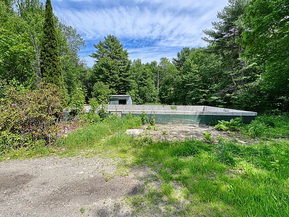 3rd image of 1075 Hill Road