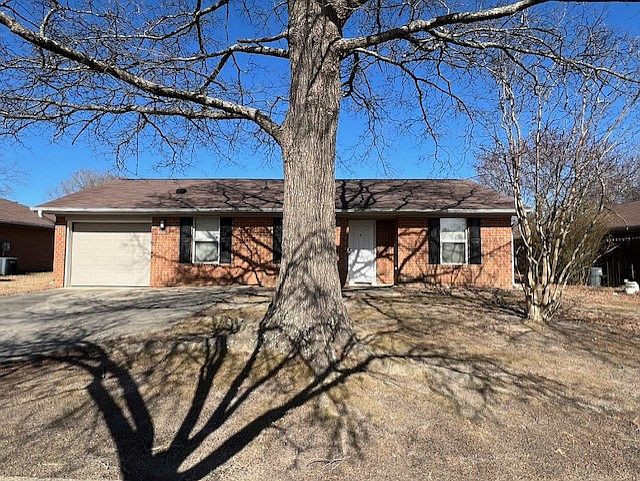 1st image of 103 Jardin Ct