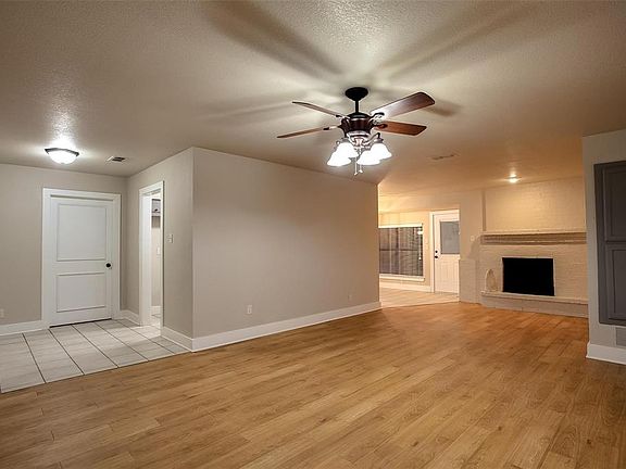 3rd image of 519 Fm 407 E #1