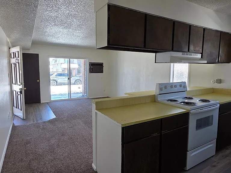 2525 Pattison Ave — Photo 3