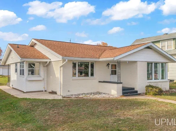 1252 S Kimberly Ave, Iron Mountain, MI 49801