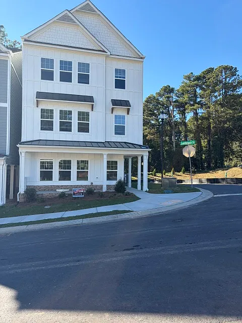 3 bed, 1800 sqft, $2,450 — Photo 3