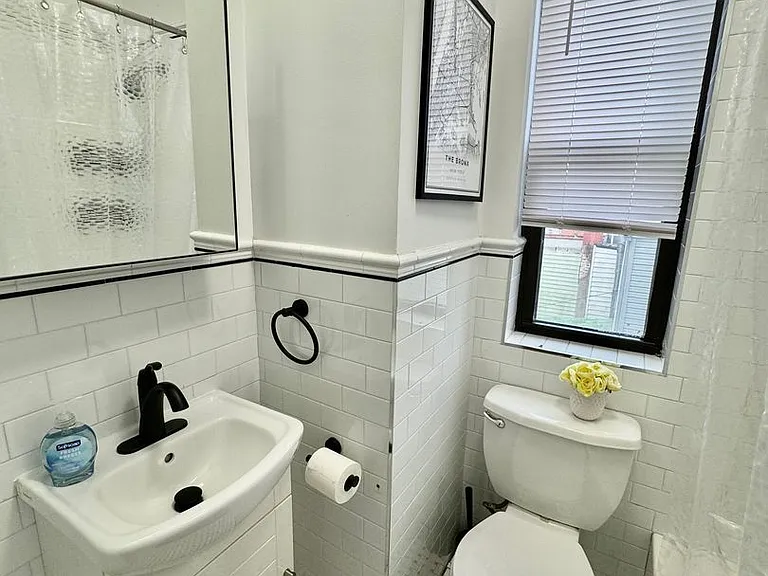 2403 Cambreleng Ave — Photo 36