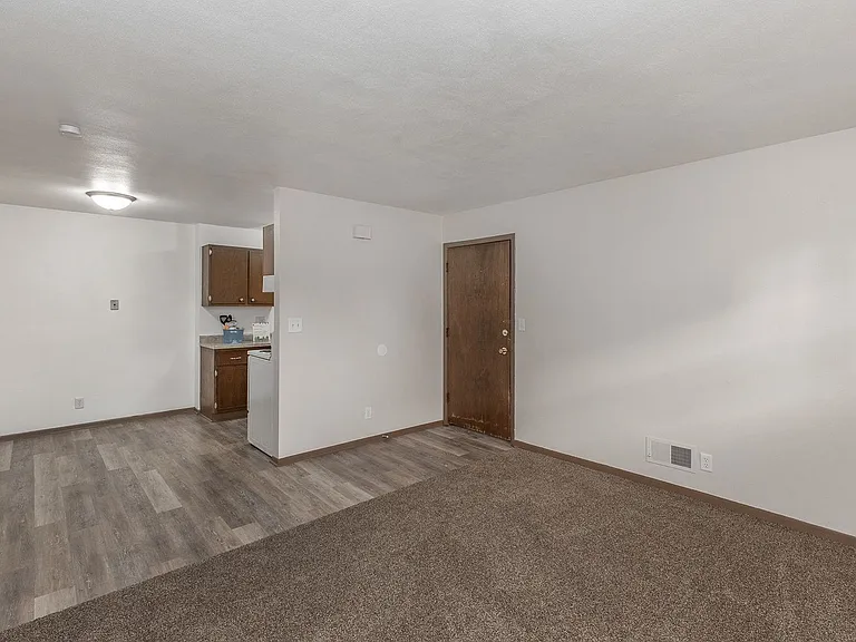 2415 Jebens Ave — Photo 8