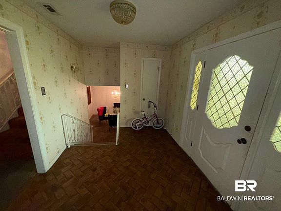 5th image of 3721 Robertson Ct