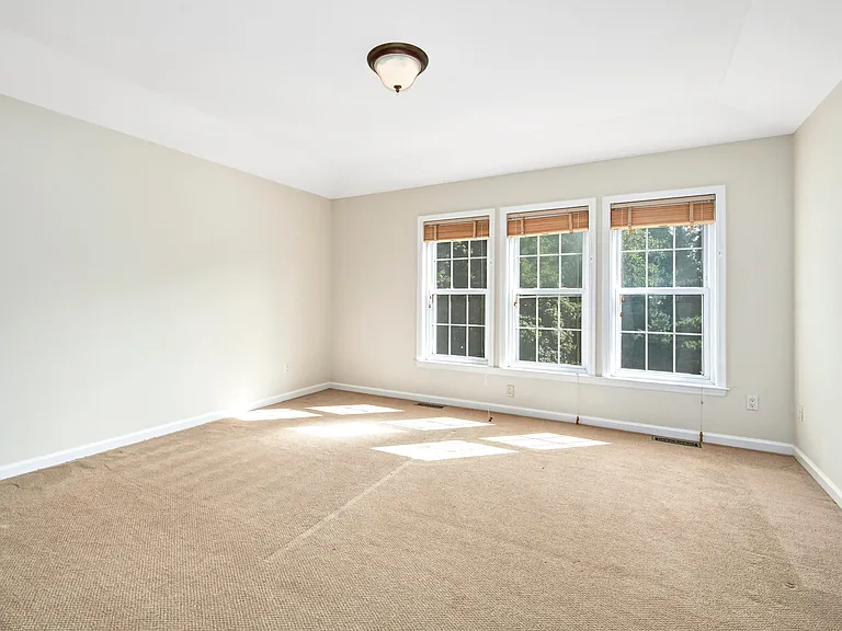 15 Milestone Rd — Photo 11