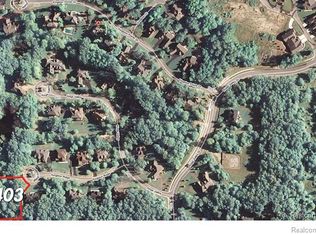 9933 Kingston Rdg, Clarkston, MI 48348