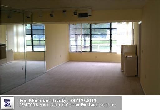3rd image of 1711 Whitehall Dr APT 106